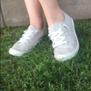 Madden girl sneakers with air soles